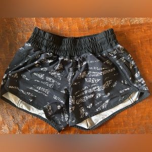 Lululemon Tracker Low Rise Lined Short 3.5” inseam